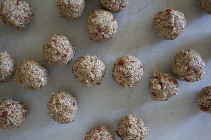 Gluten-Free Almond, Oat, Goji snacks