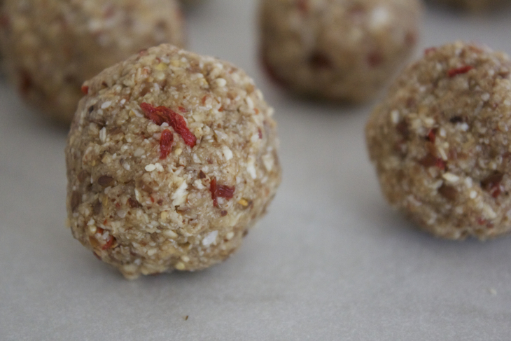 Gluten-Free Almond, Oat, Goji snacks